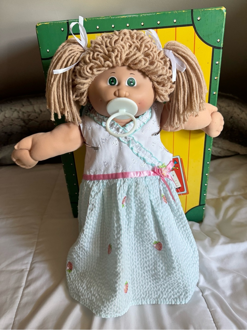 ๐Cabbage Patch girl with pacifier๐